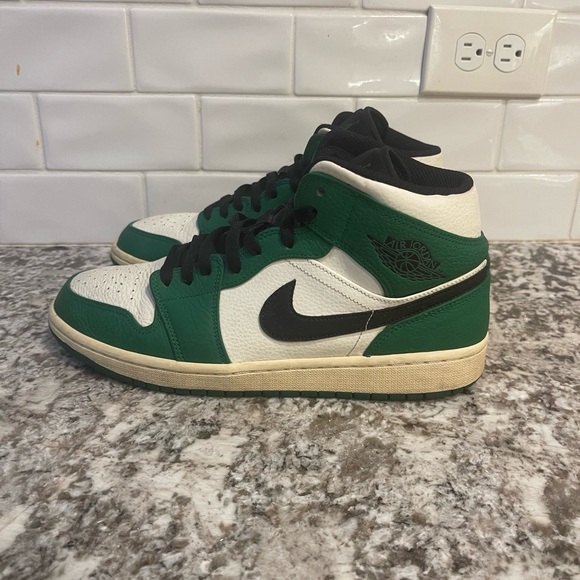 Mens Jordan 1 ‘Pine Green’ (size 10.5) - Picture 3 of 9